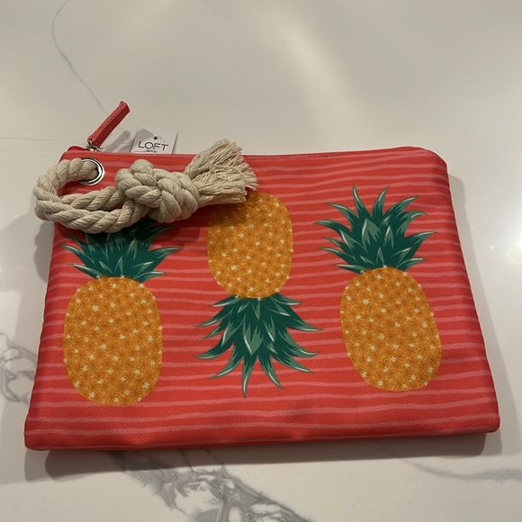 LOFT🍍🍍PINEAPPLE Wristlet Pouch - Picture 9 of 16